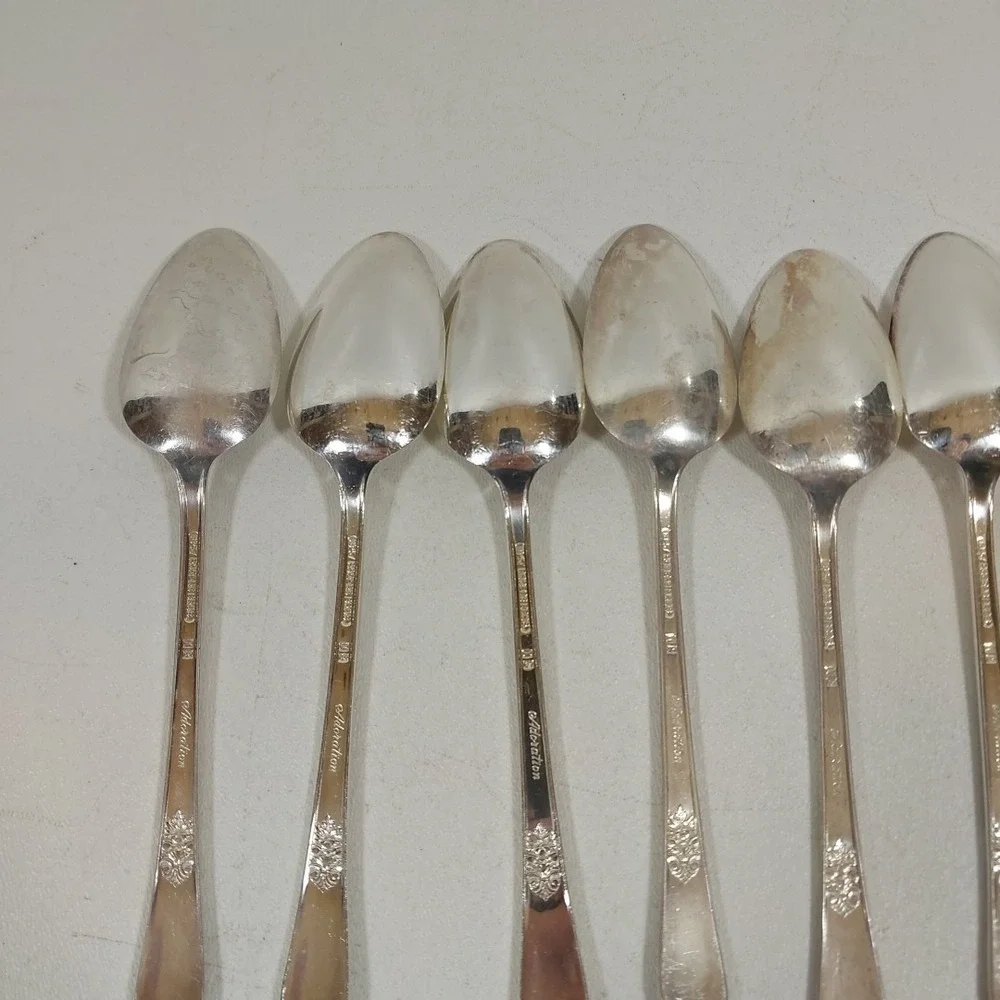 Adoration by 1847 Rogers Bros. IS 1930 Dessert Spoons Silverware flatware Set 16